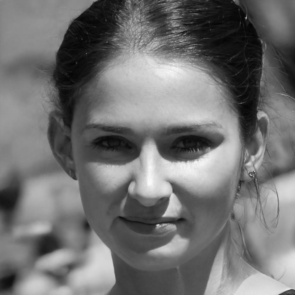 Porträt von Versicherungsberaterin Xenia Hoffmann